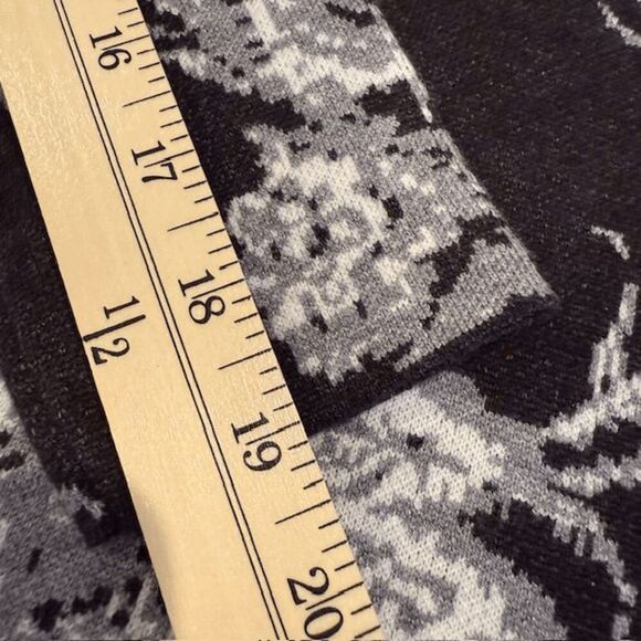 Cynthia Rowley Mock Neck Sweater Black Gray Floral Print Oversized XS - Picture 8 of 9